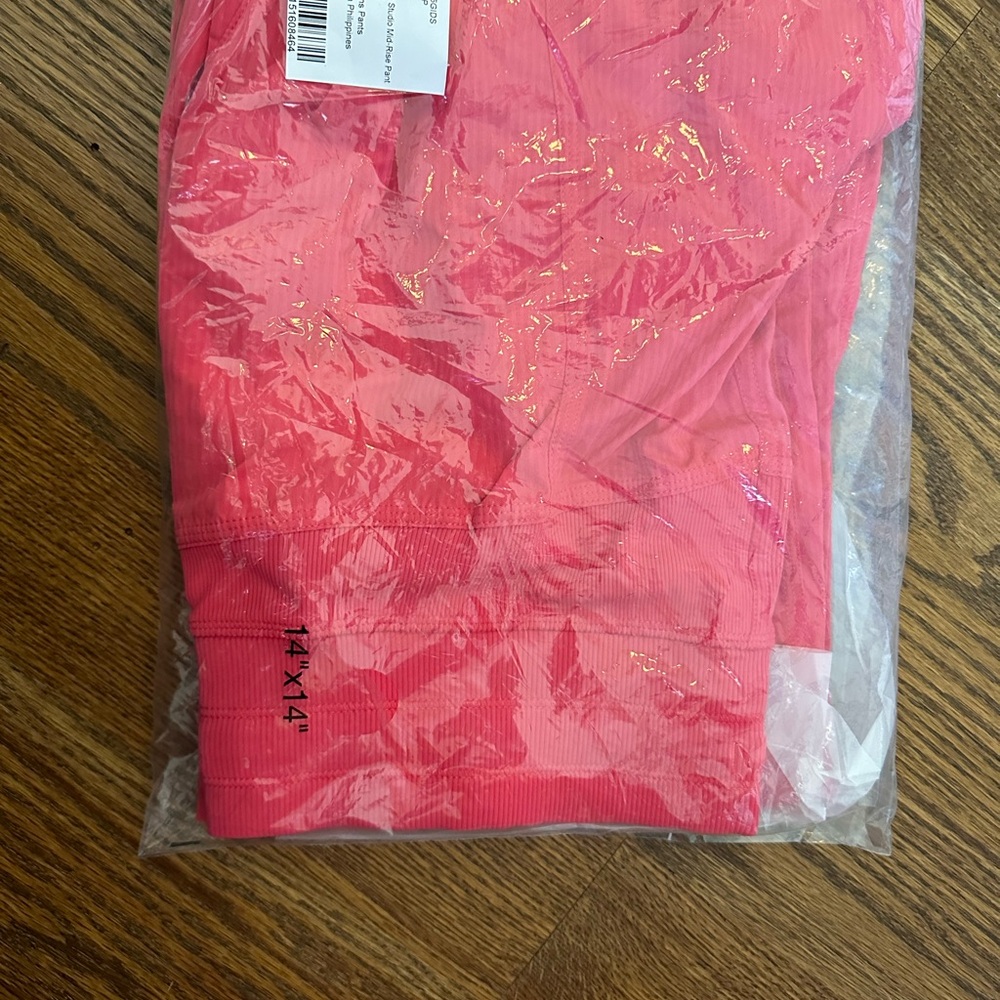 NEW IN BAG Lululemon Dance Studio pants - Picture 4 of 6